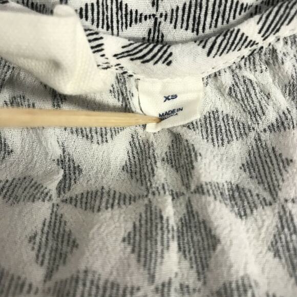 Gap Women's V Neck Geometric Print Popover Blouse Sz XS White Black Long Sleeve - Picture 7 of 8